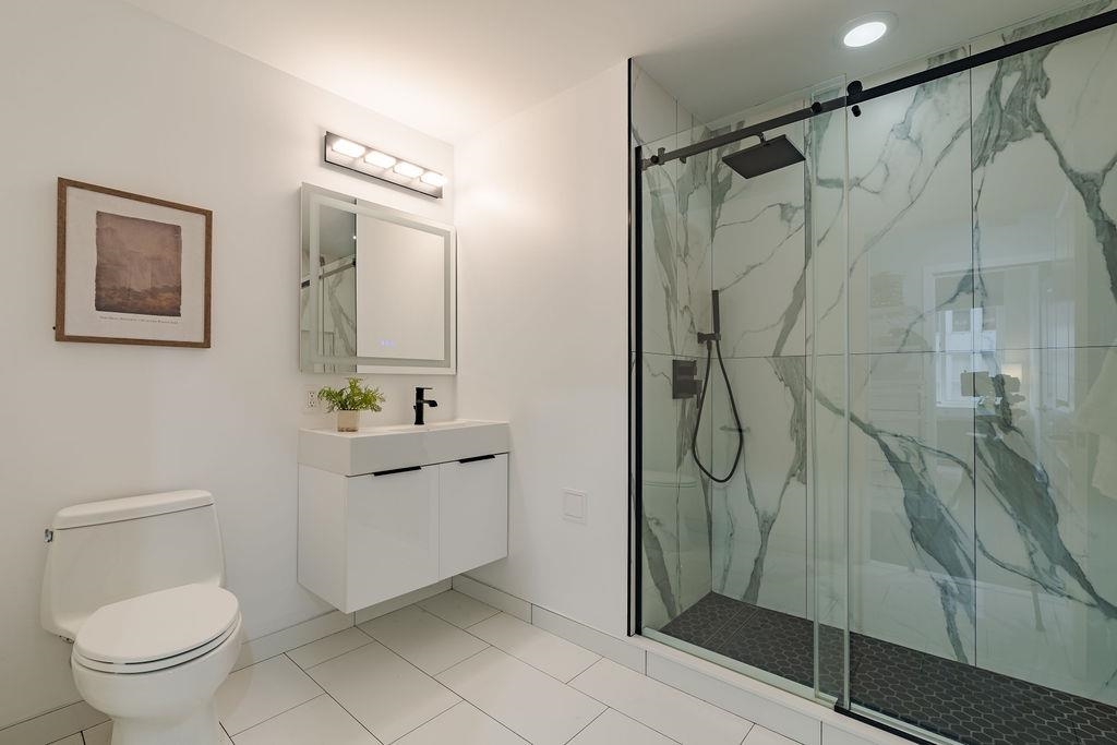 1100 MAXWELL LANE Unit: 238