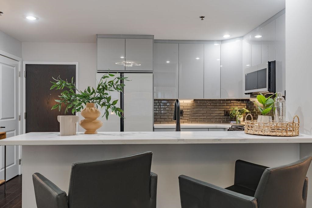 1100 MAXWELL LANE Unit: 238