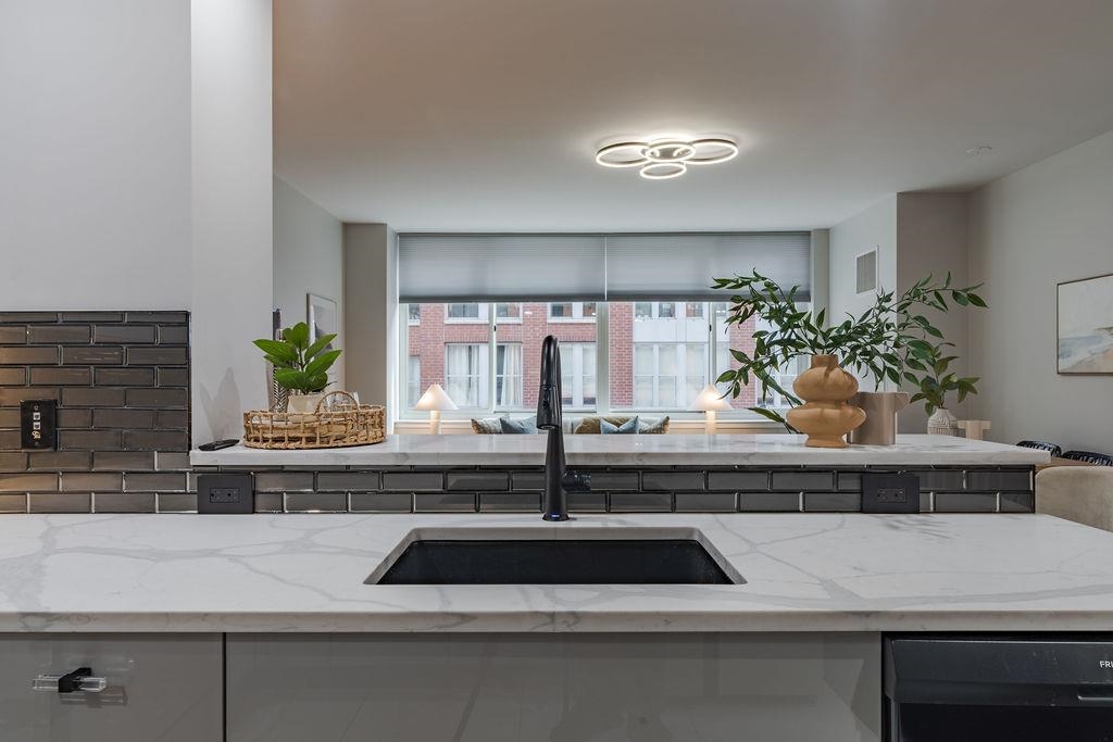 1100 MAXWELL LANE Unit: 238