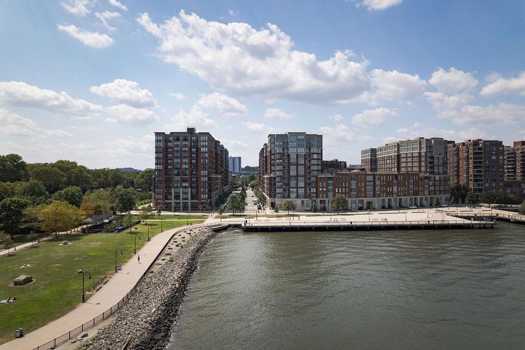 1100 MAXWELL LANE Unit: 238