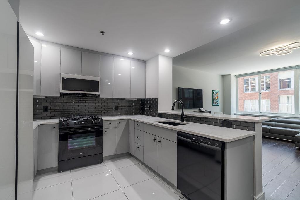 1100 MAXWELL LANE Unit: 238