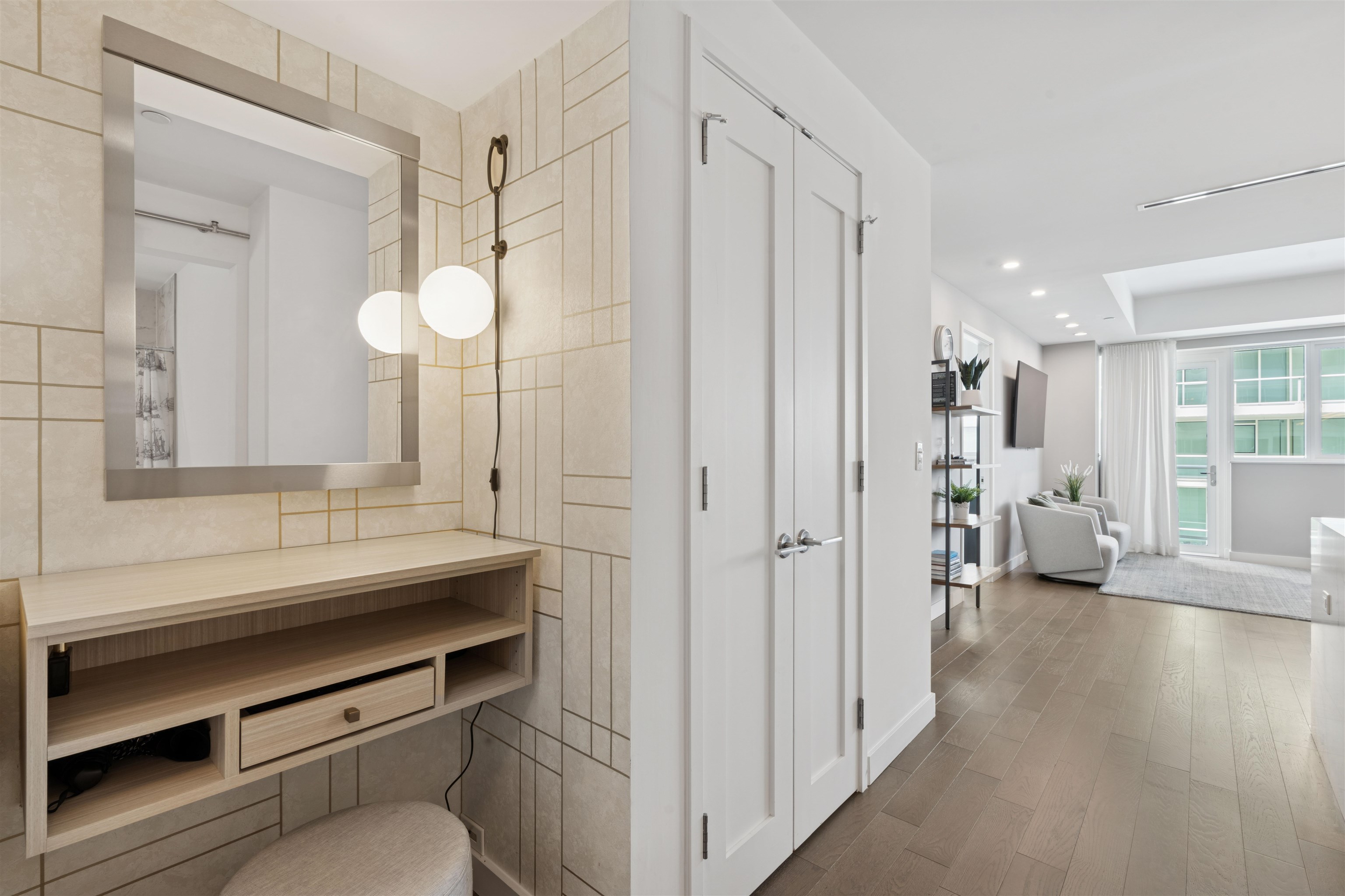 800 AVENUE AT PORT IMPERIAL Unit: 517