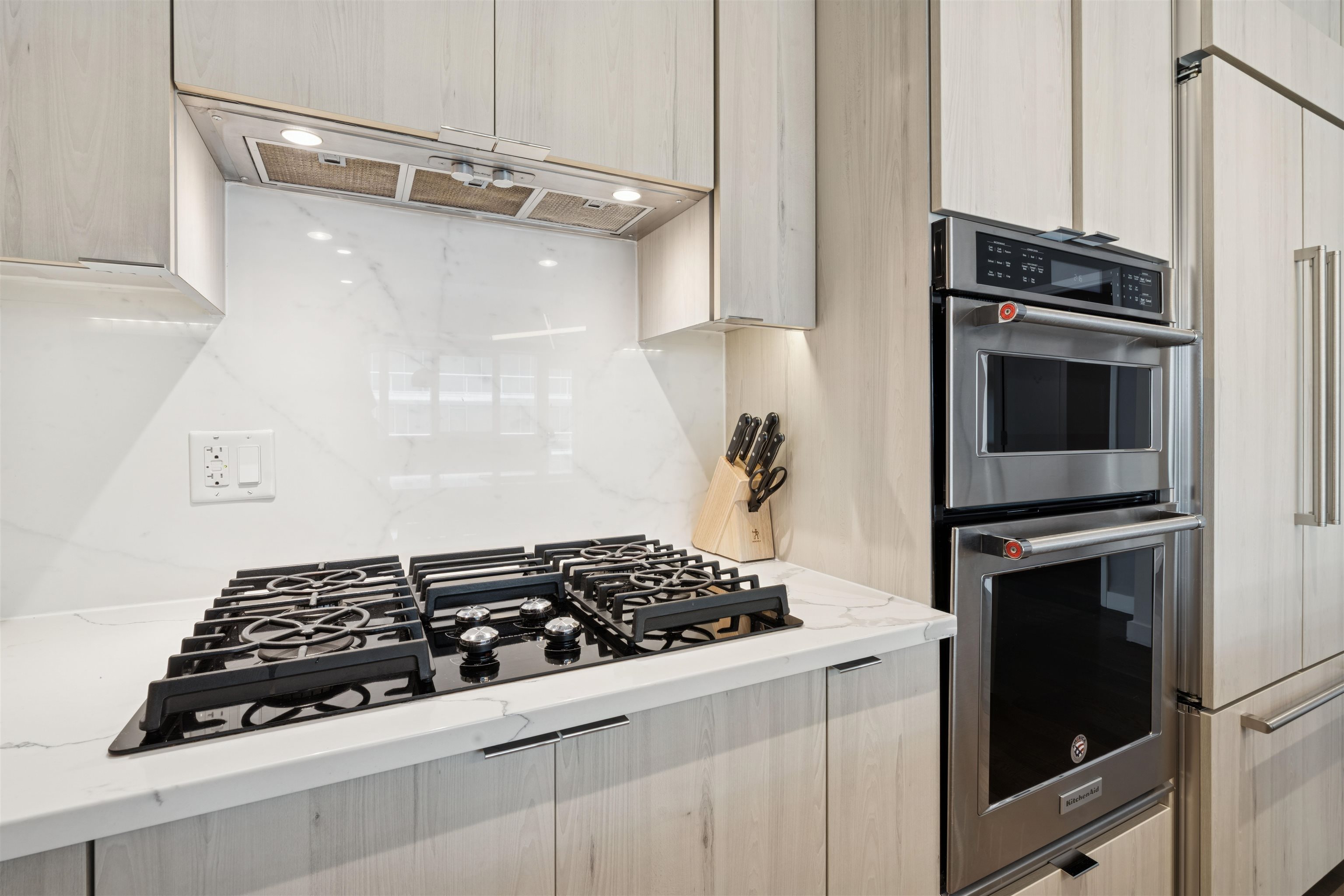 800 AVENUE AT PORT IMPERIAL Unit: 517