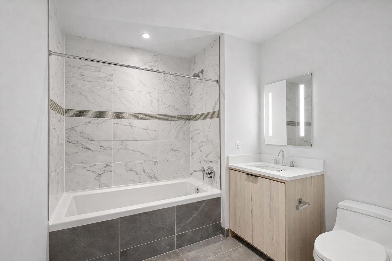 800 AVENUE AT PORT IMPERIAL Unit: 517