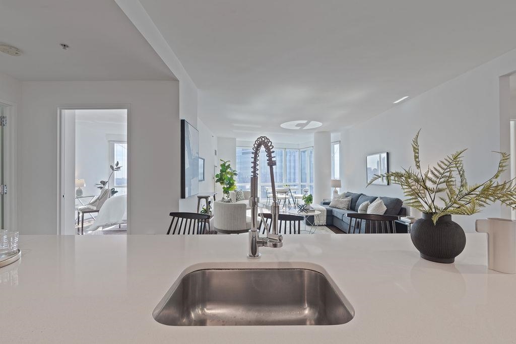 77 HUDSON ST Unit: PH 4505