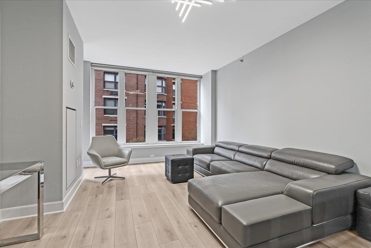 1125 MAXWELL LANE Unit: 440