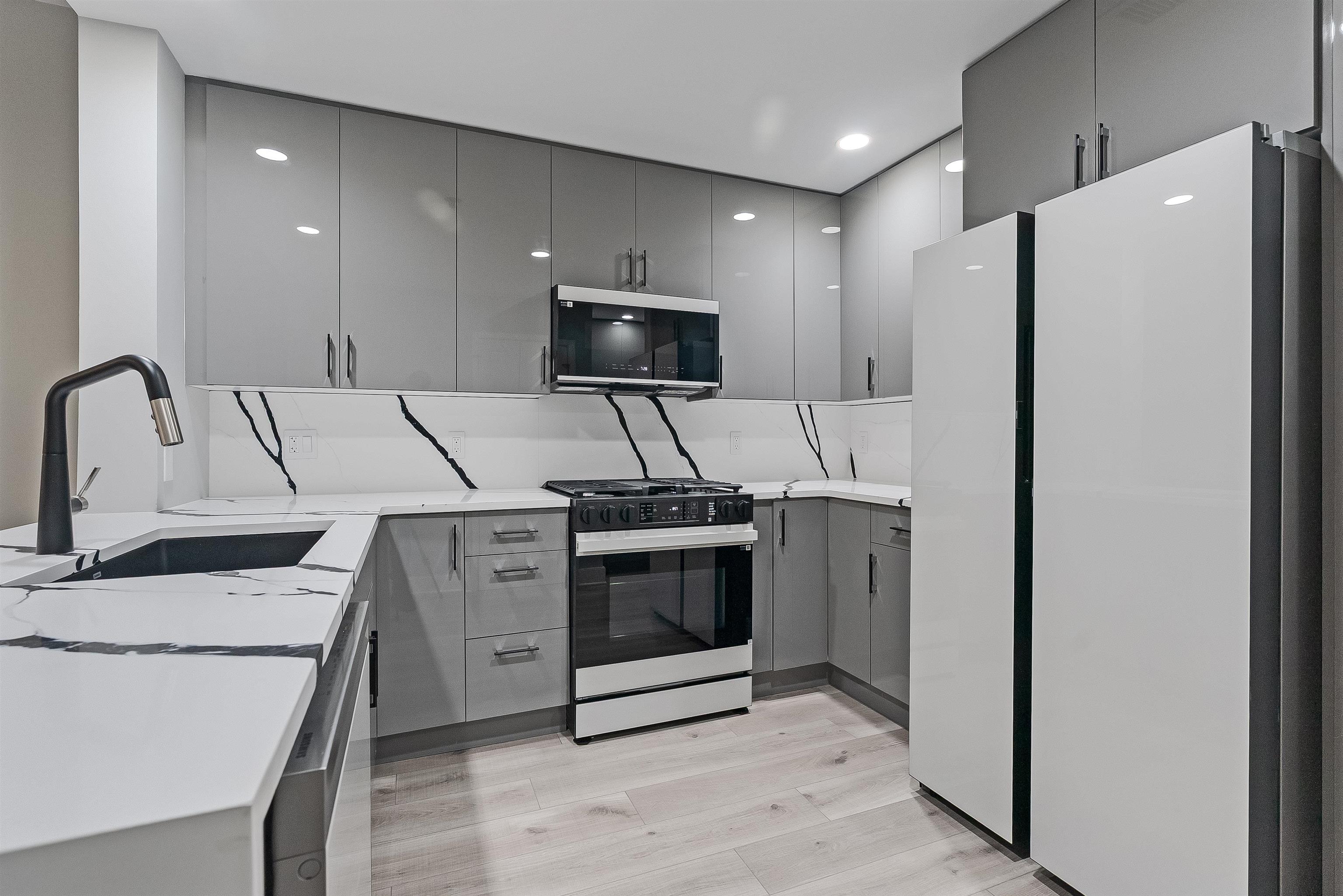 1125 MAXWELL LANE Unit: 440