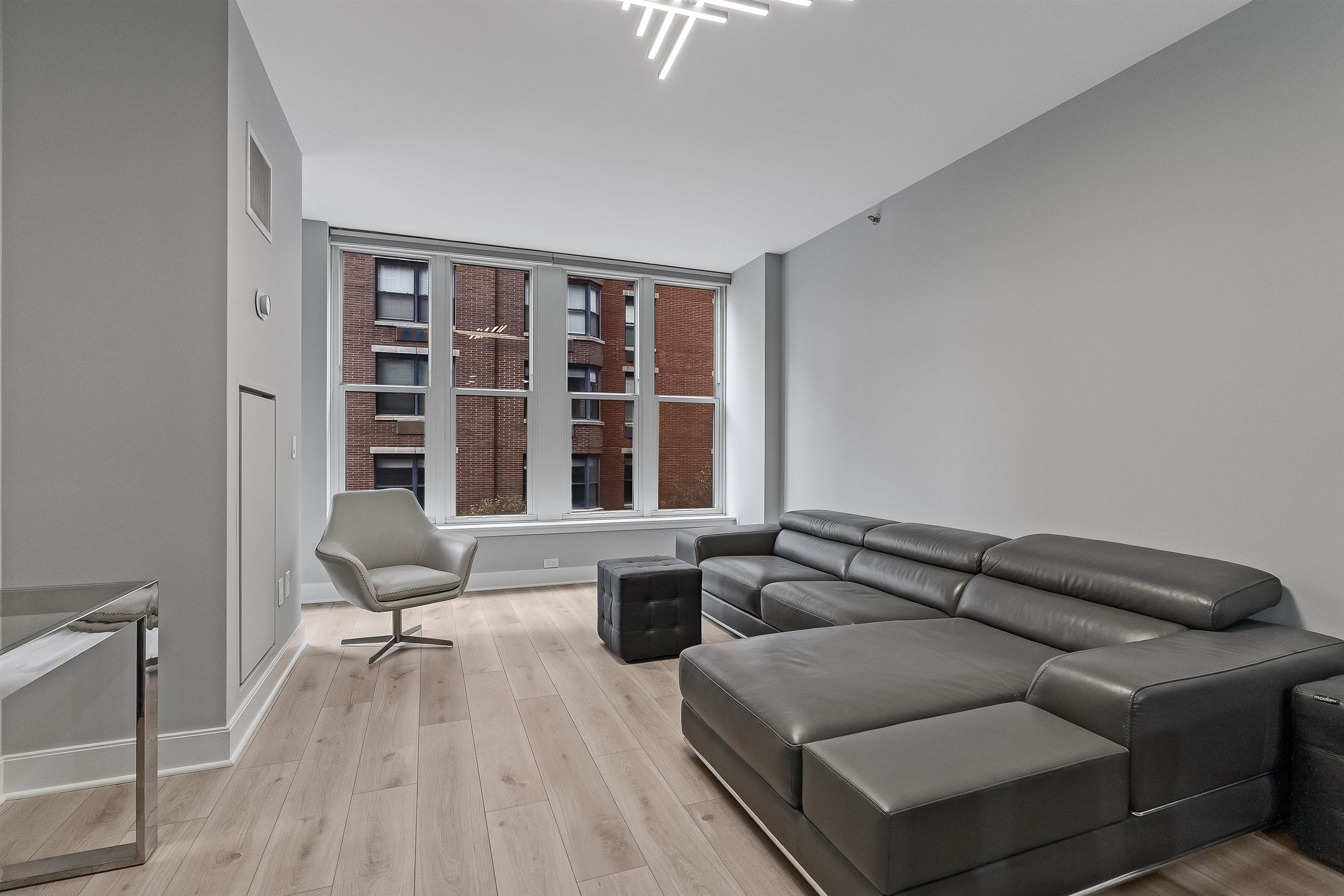 1125 MAXWELL LANE Unit: 440