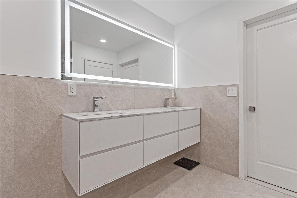 1125 MAXWELL LANE Unit: 440
