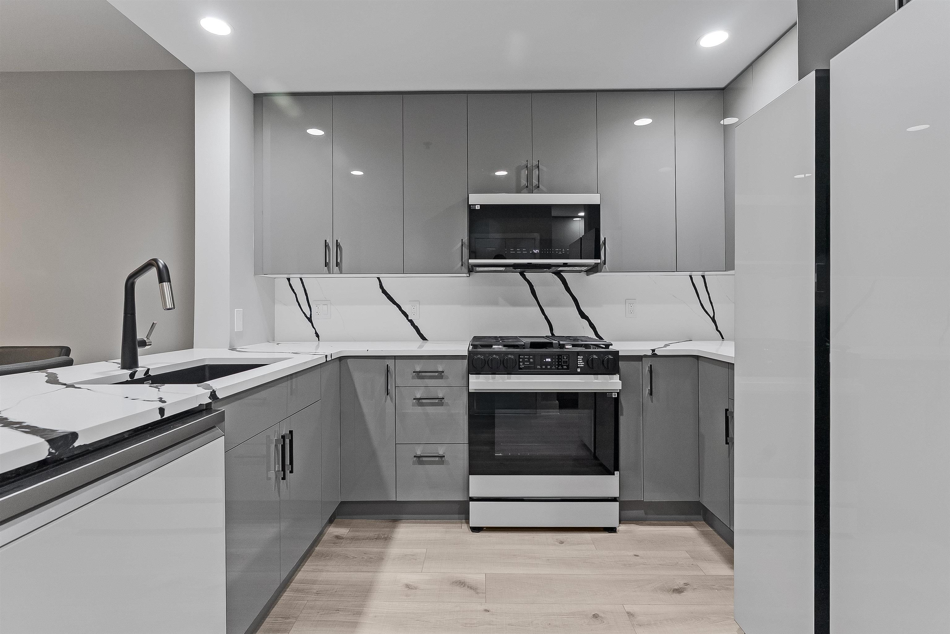 1125 MAXWELL LANE Unit: 440