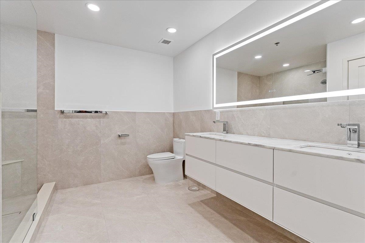 1125 MAXWELL LANE Unit: 440