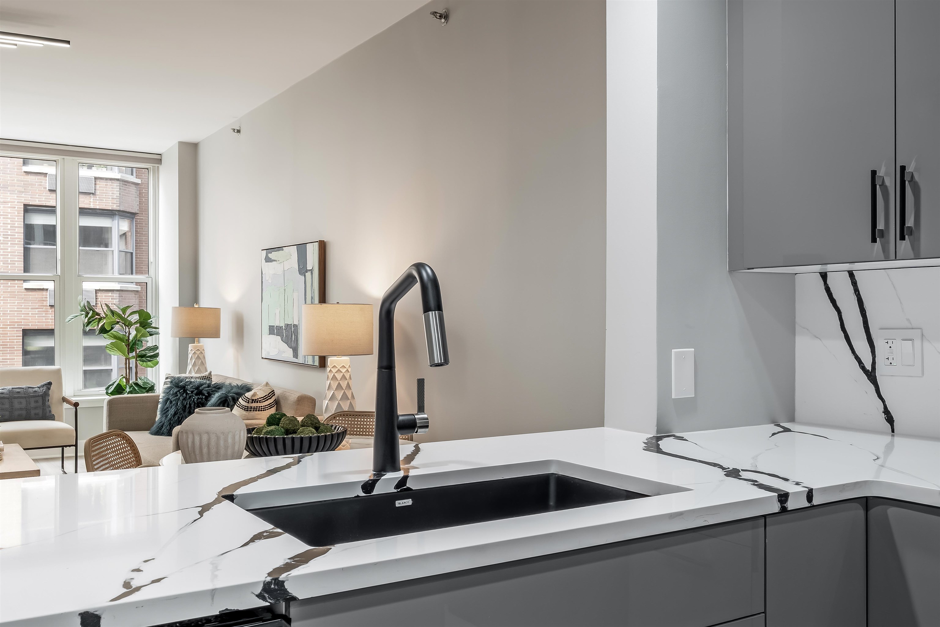 1125 MAXWELL LANE Unit: 440