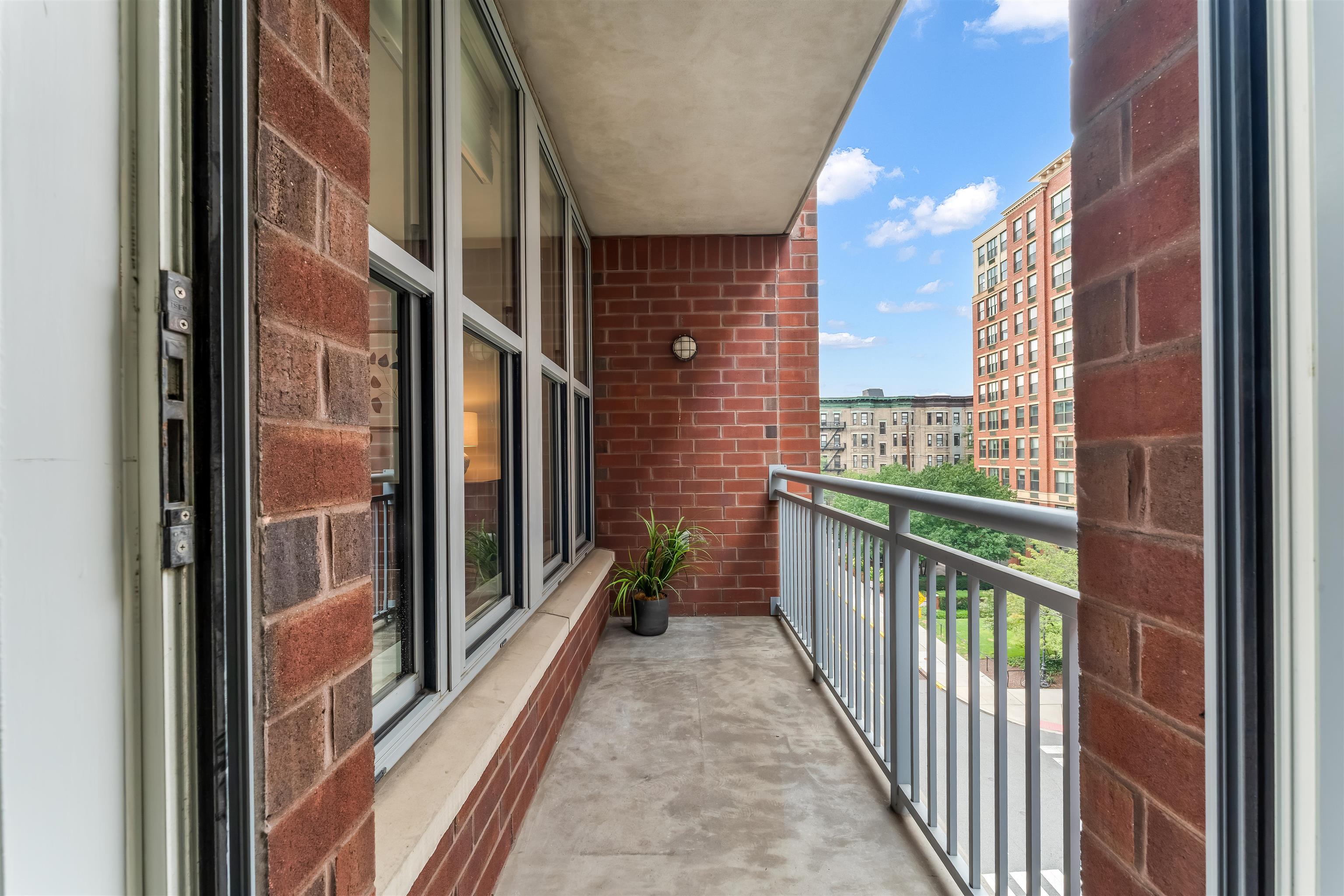 1125 MAXWELL LANE Unit: 440