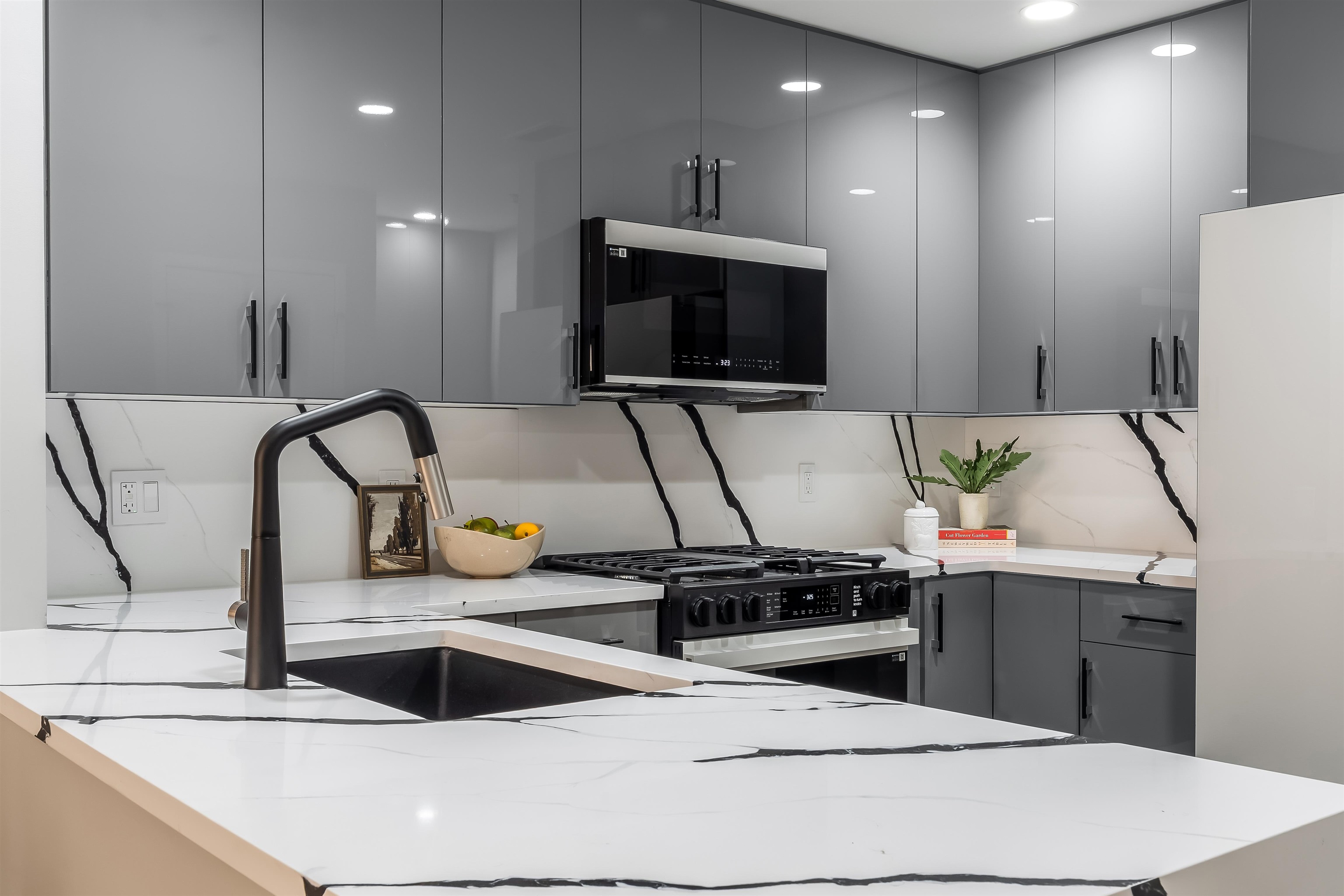 1125 MAXWELL LANE Unit: 440