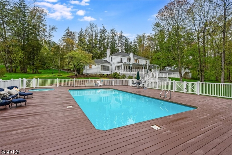 4 Edward Shippen Ln