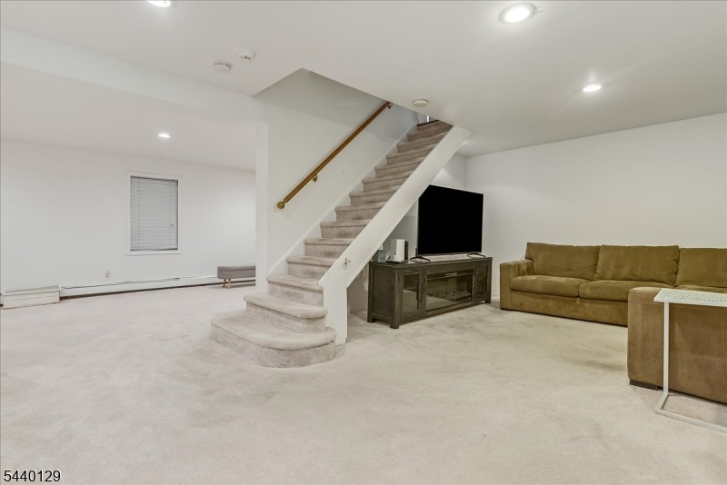 4 Edward Shippen Ln