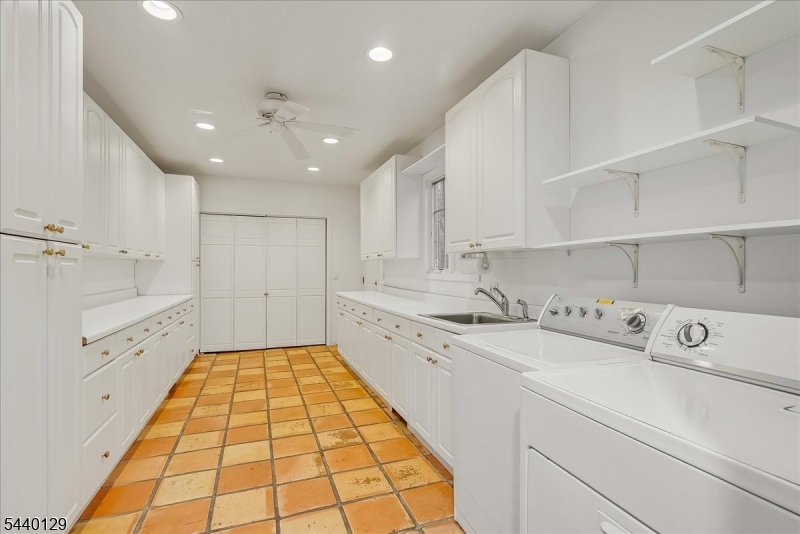 4 Edward Shippen Ln