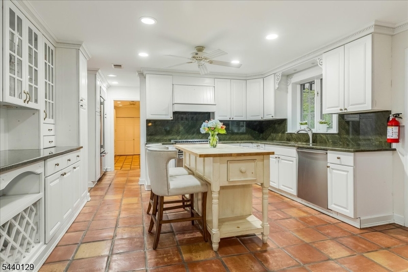 4 Edward Shippen Ln