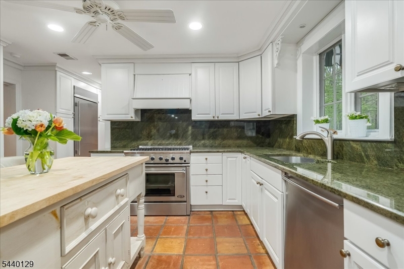 4 Edward Shippen Ln