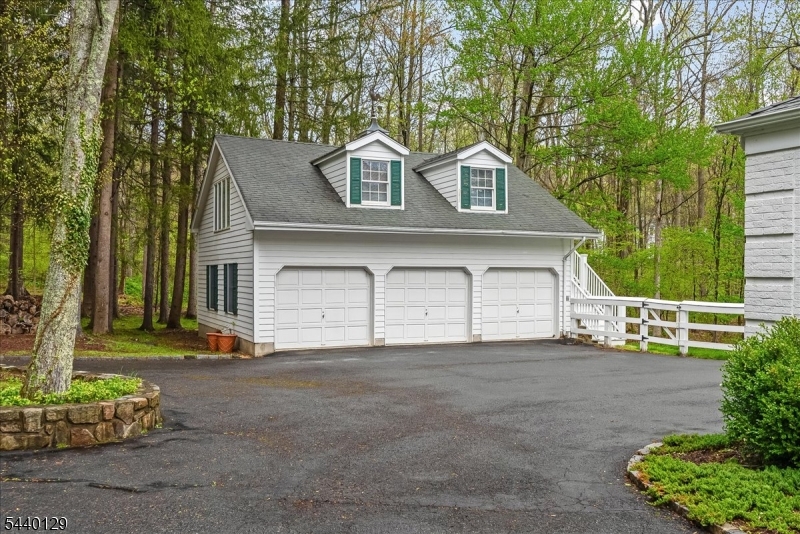 4 Edward Shippen Ln
