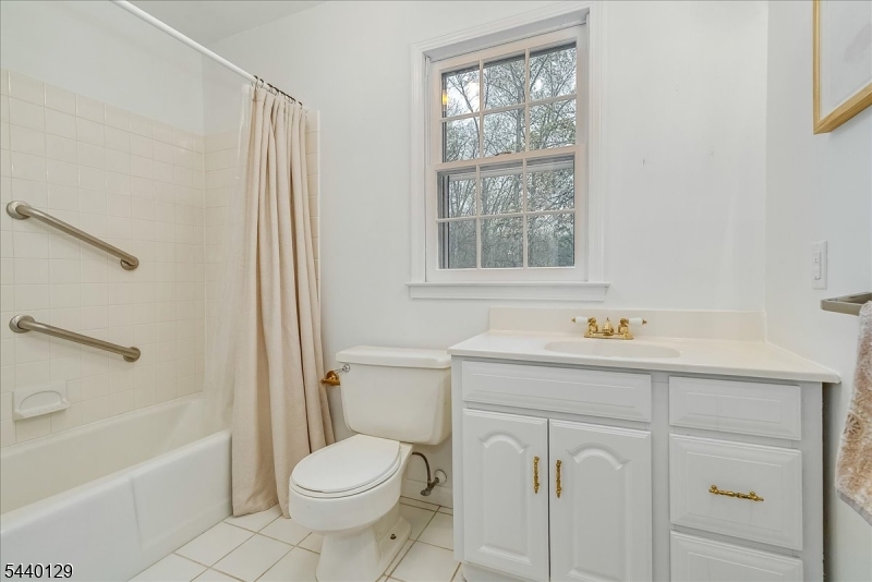4 Edward Shippen Ln
