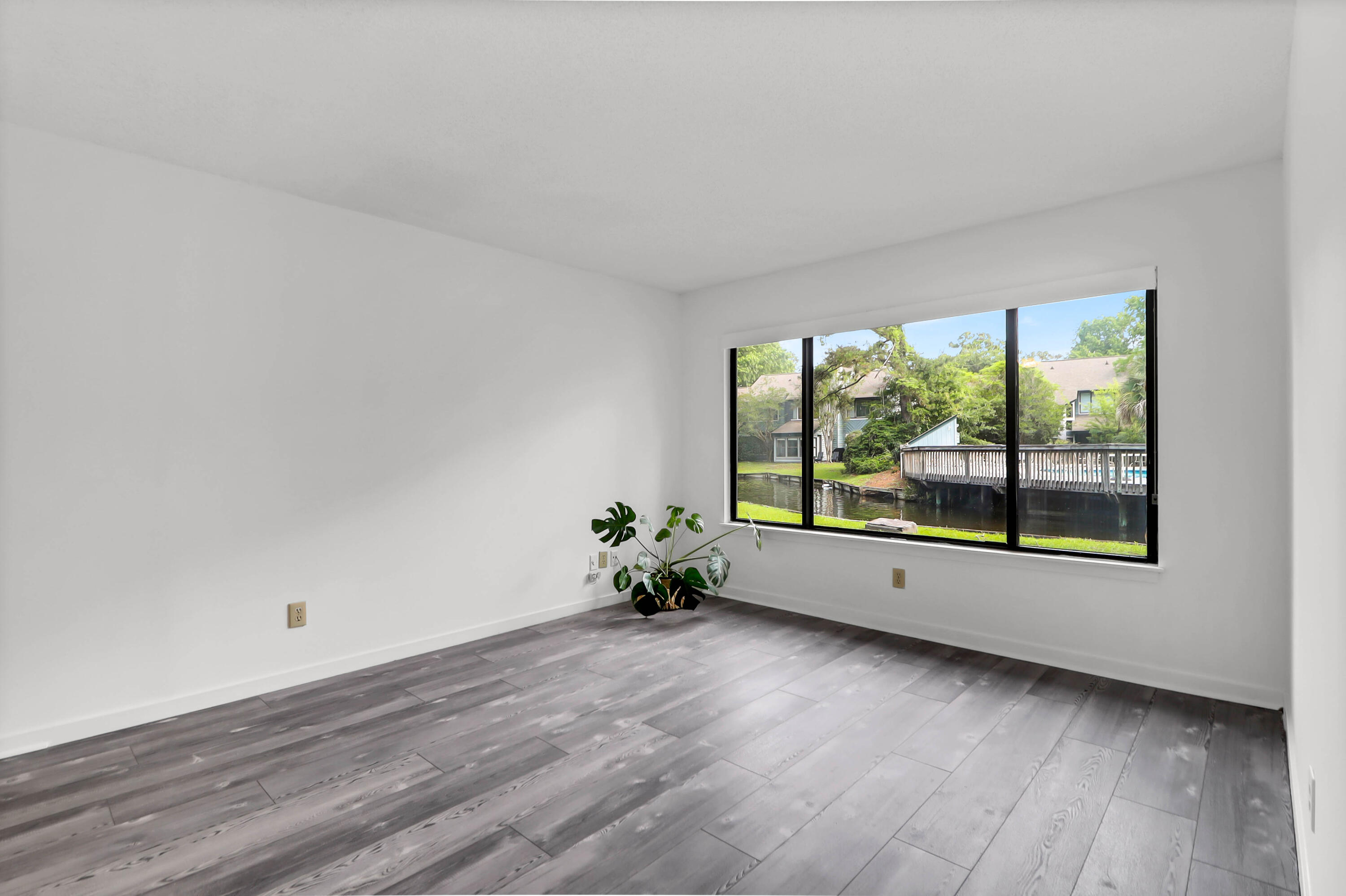 1136 Shadow Lake Circle