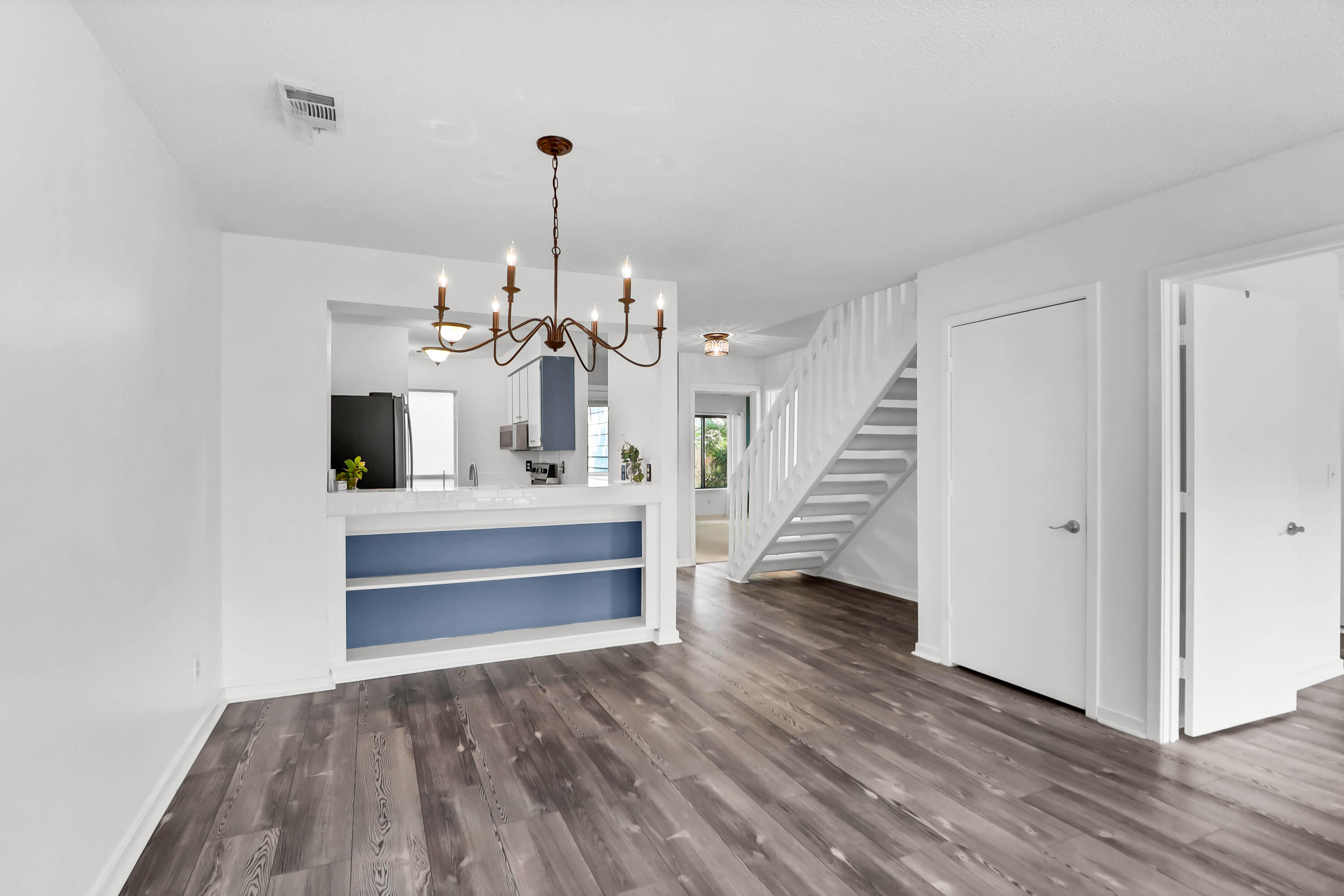 1136 Shadow Lake Circle