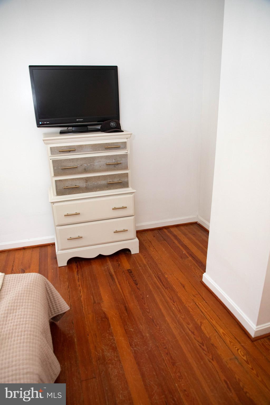 11120 GLENSIDE AVENUE