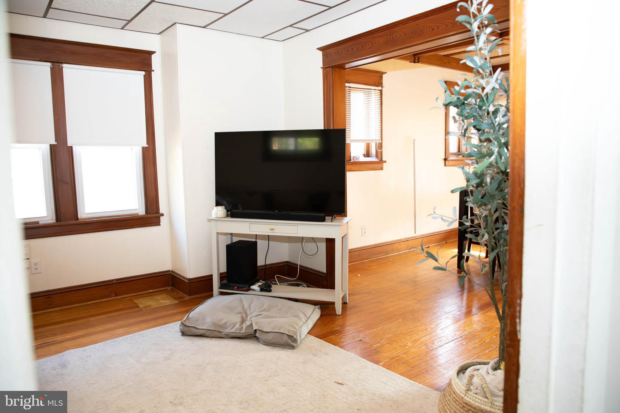 11120 GLENSIDE AVENUE