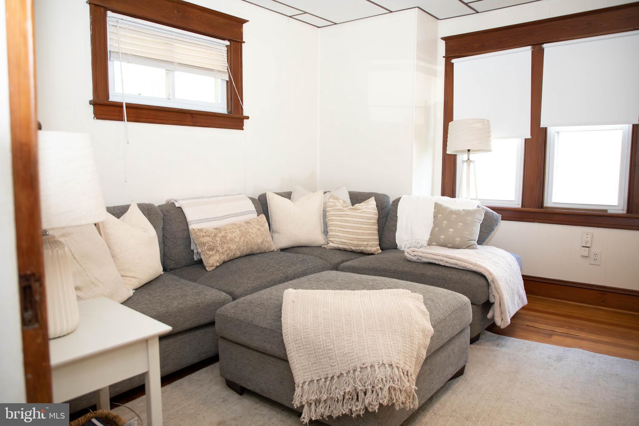 11120 GLENSIDE AVENUE