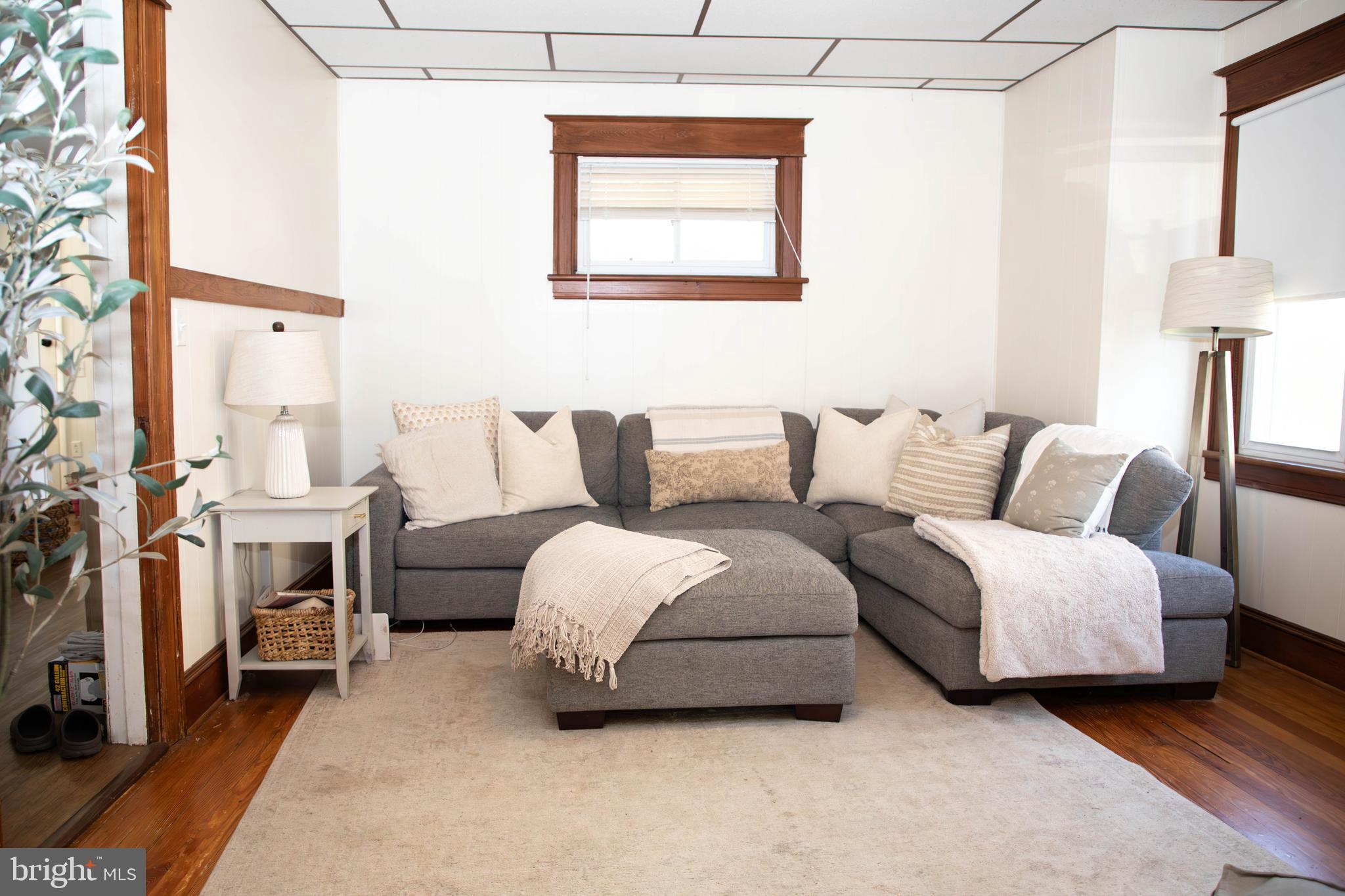 11120 GLENSIDE AVENUE