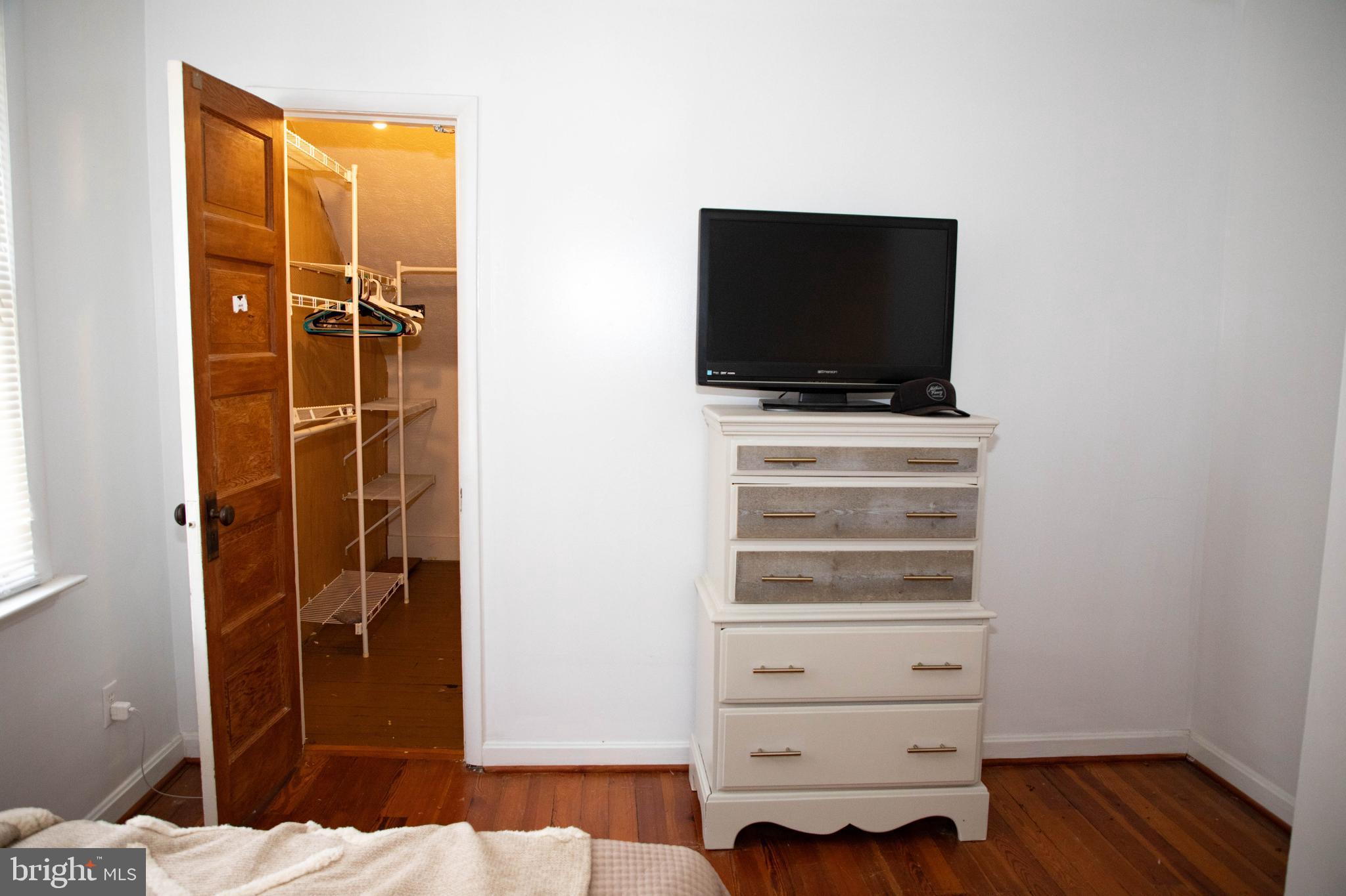 11120 GLENSIDE AVENUE