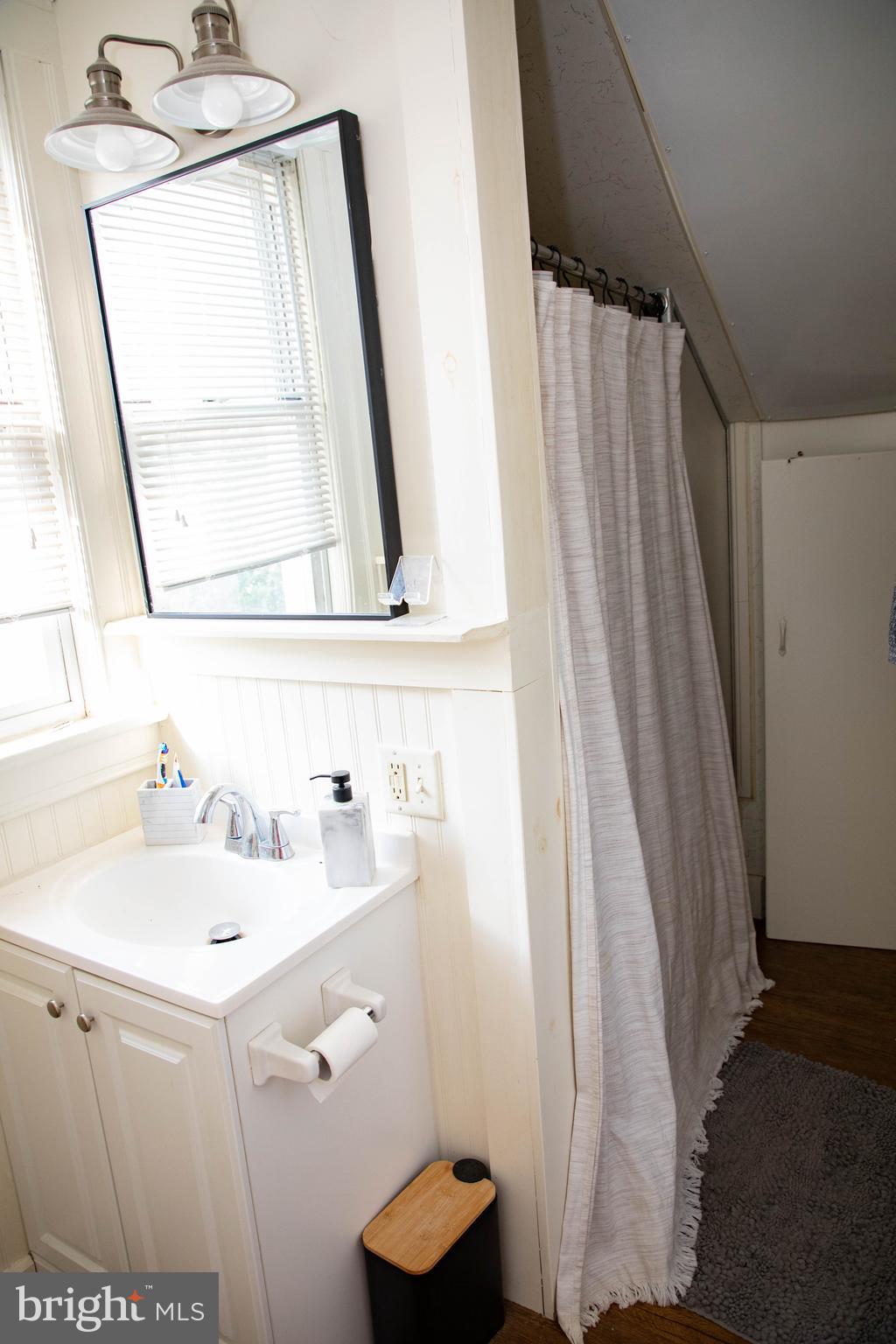 11120 GLENSIDE AVENUE