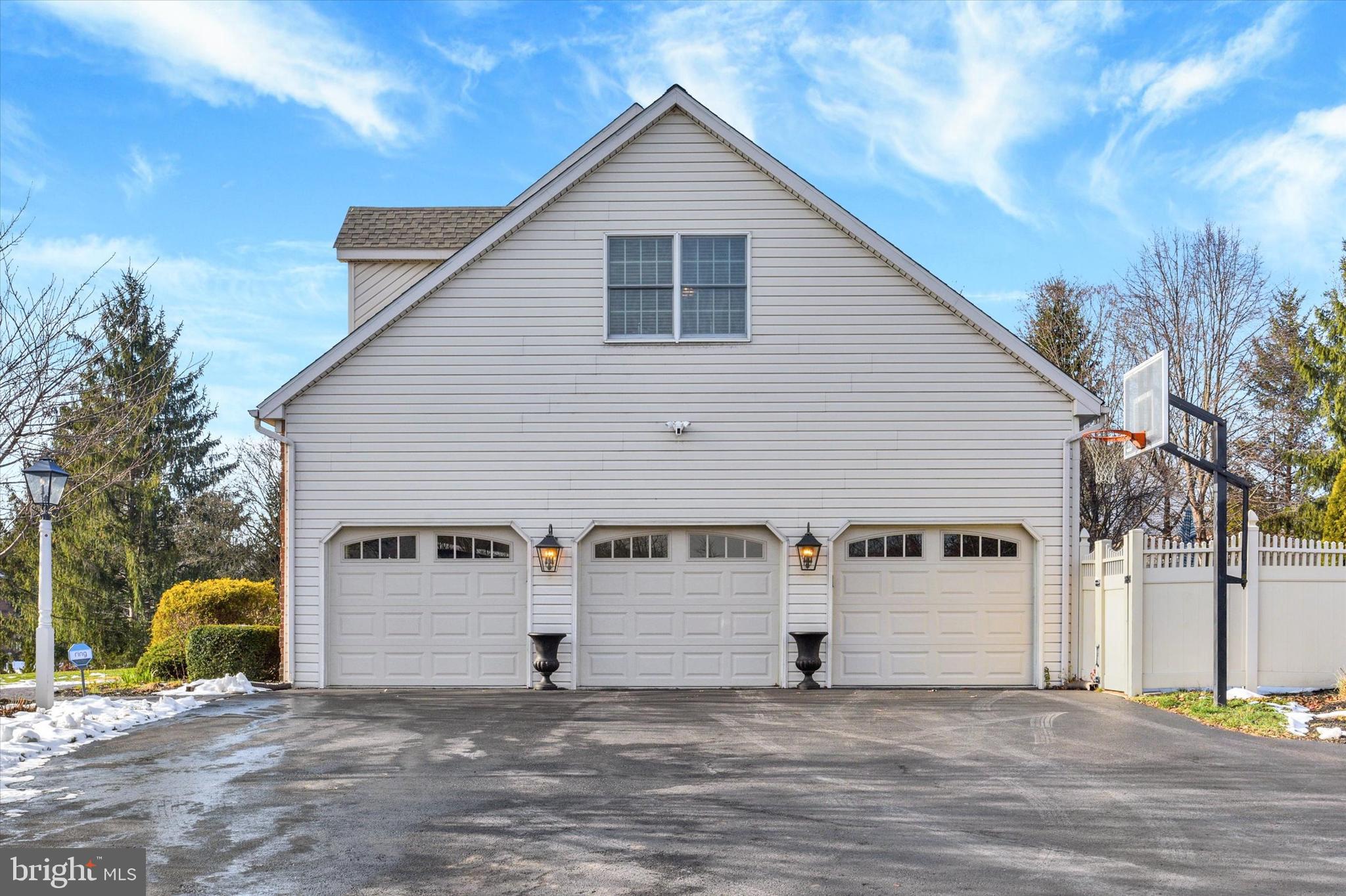 1803 SILVER PINE CIRCLE