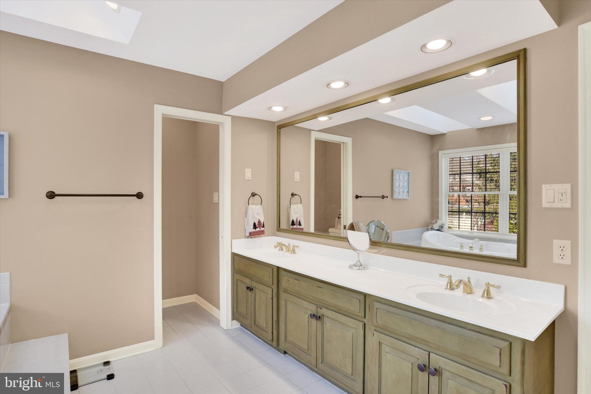 1803 SILVER PINE CIRCLE