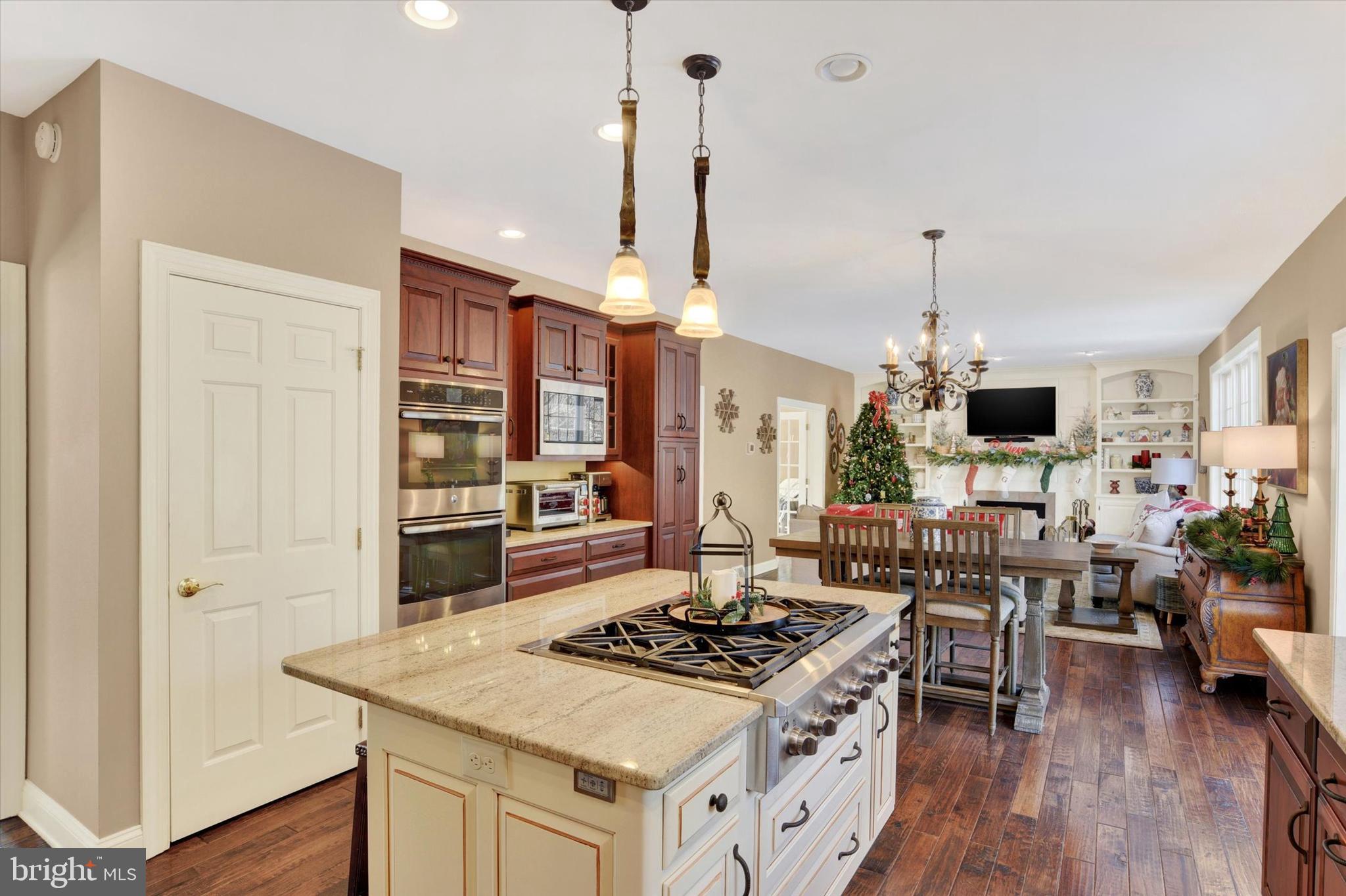 1803 SILVER PINE CIRCLE
