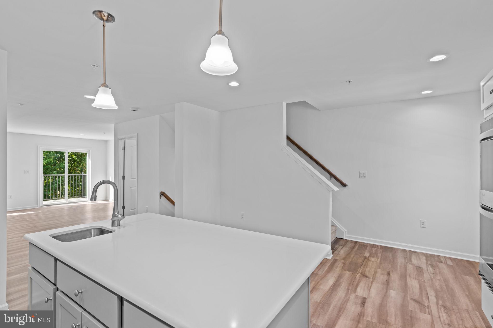 156 High Pointe Dr #19