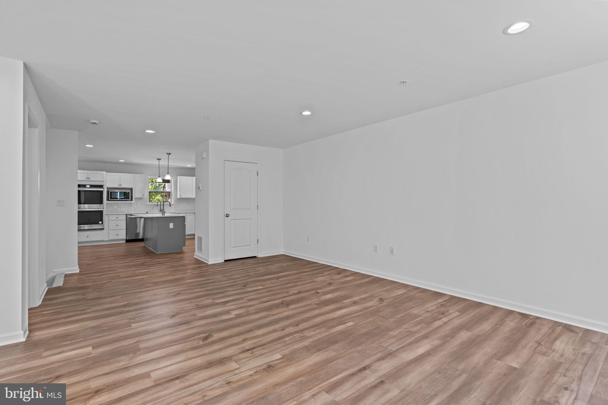 156 High Pointe Dr #19