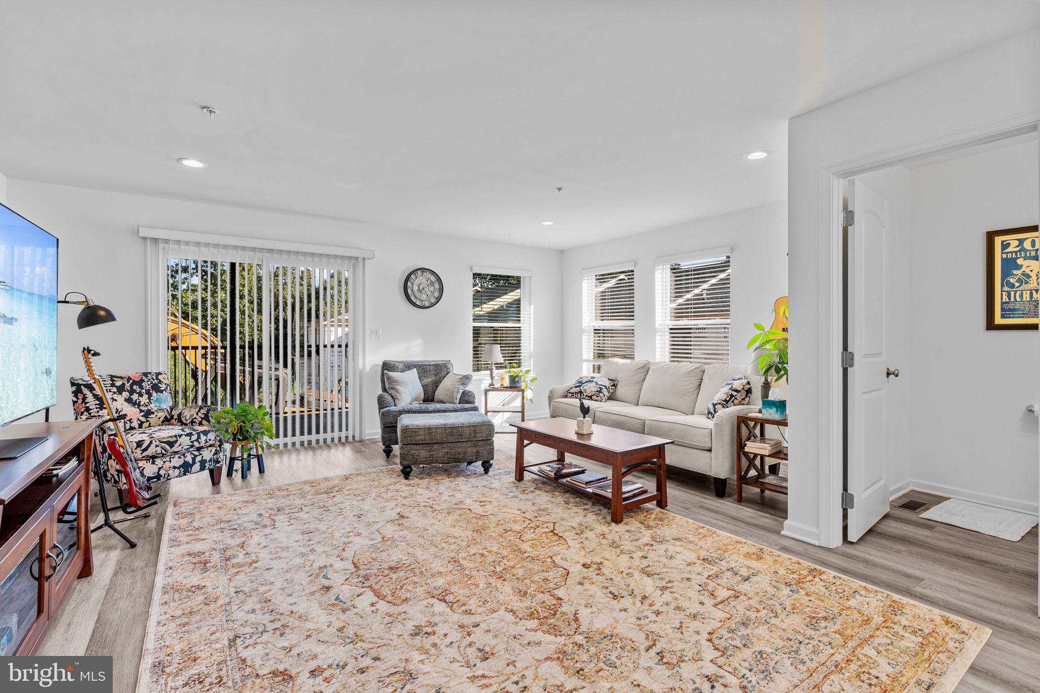 159 High Pointe Dr #16