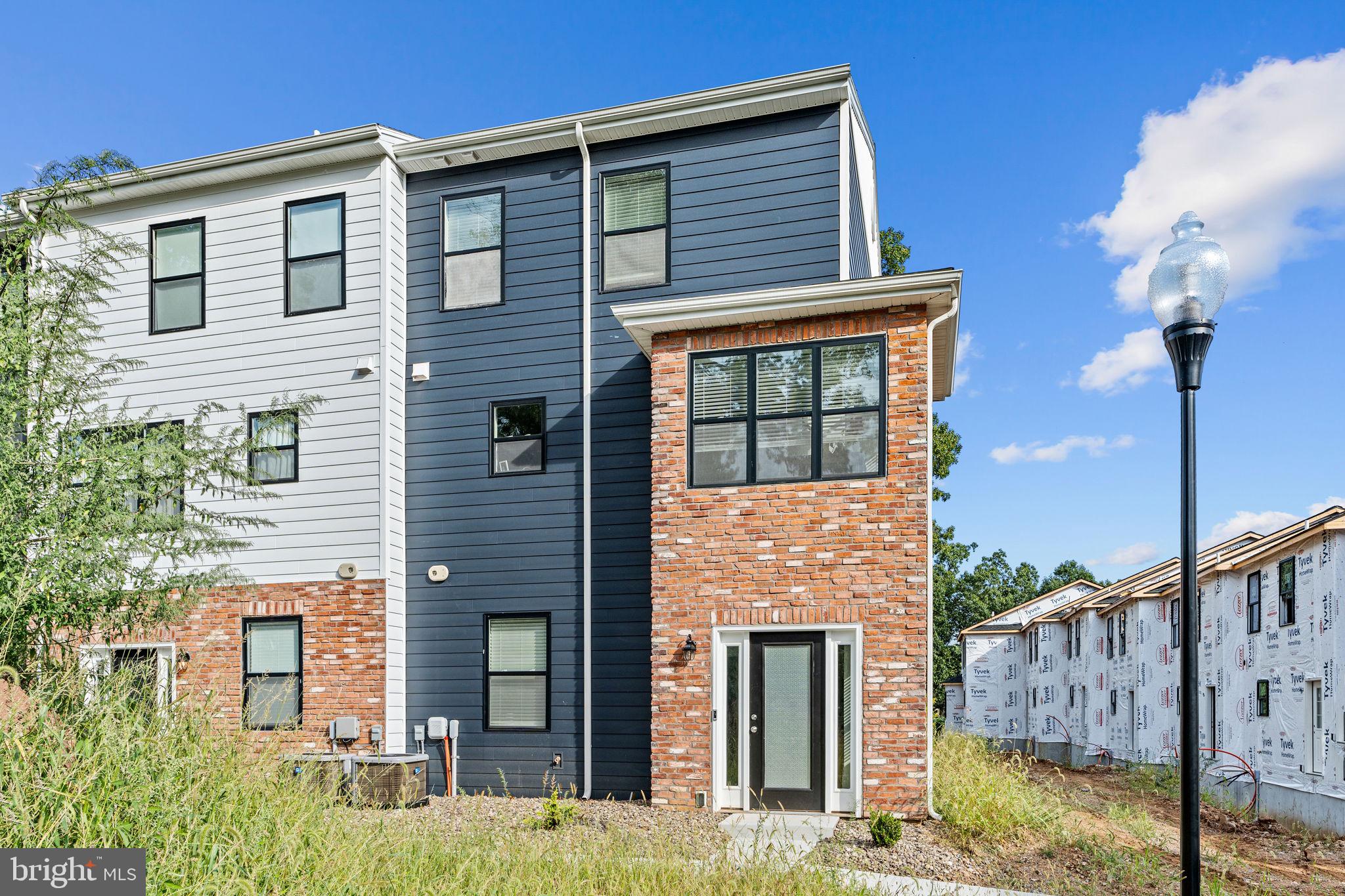 159 High Pointe Dr #16