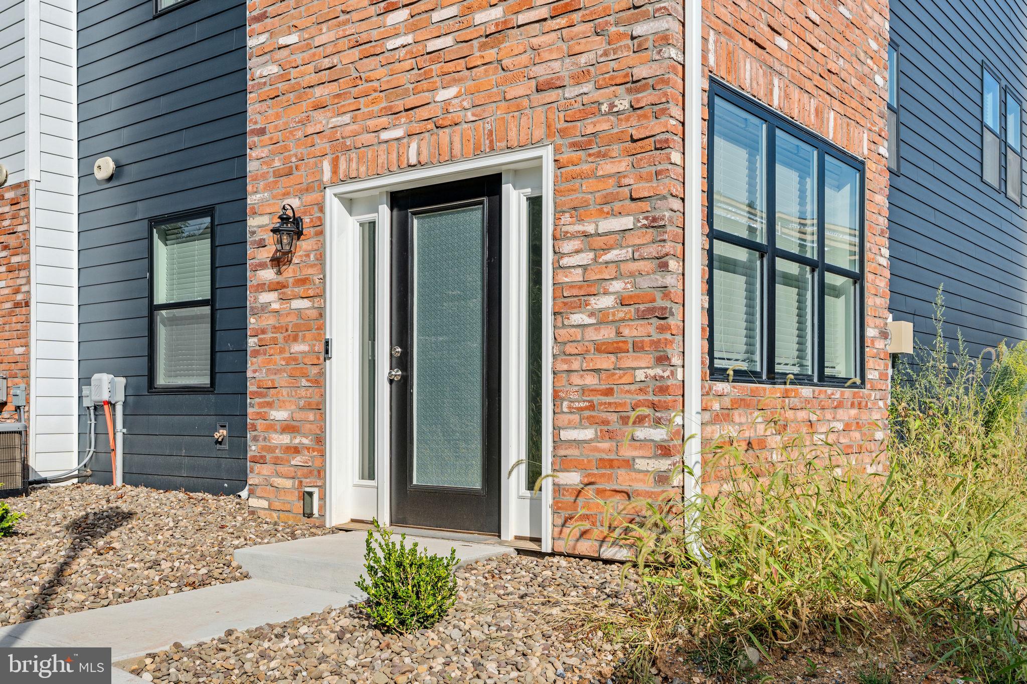 159 High Pointe Dr #16