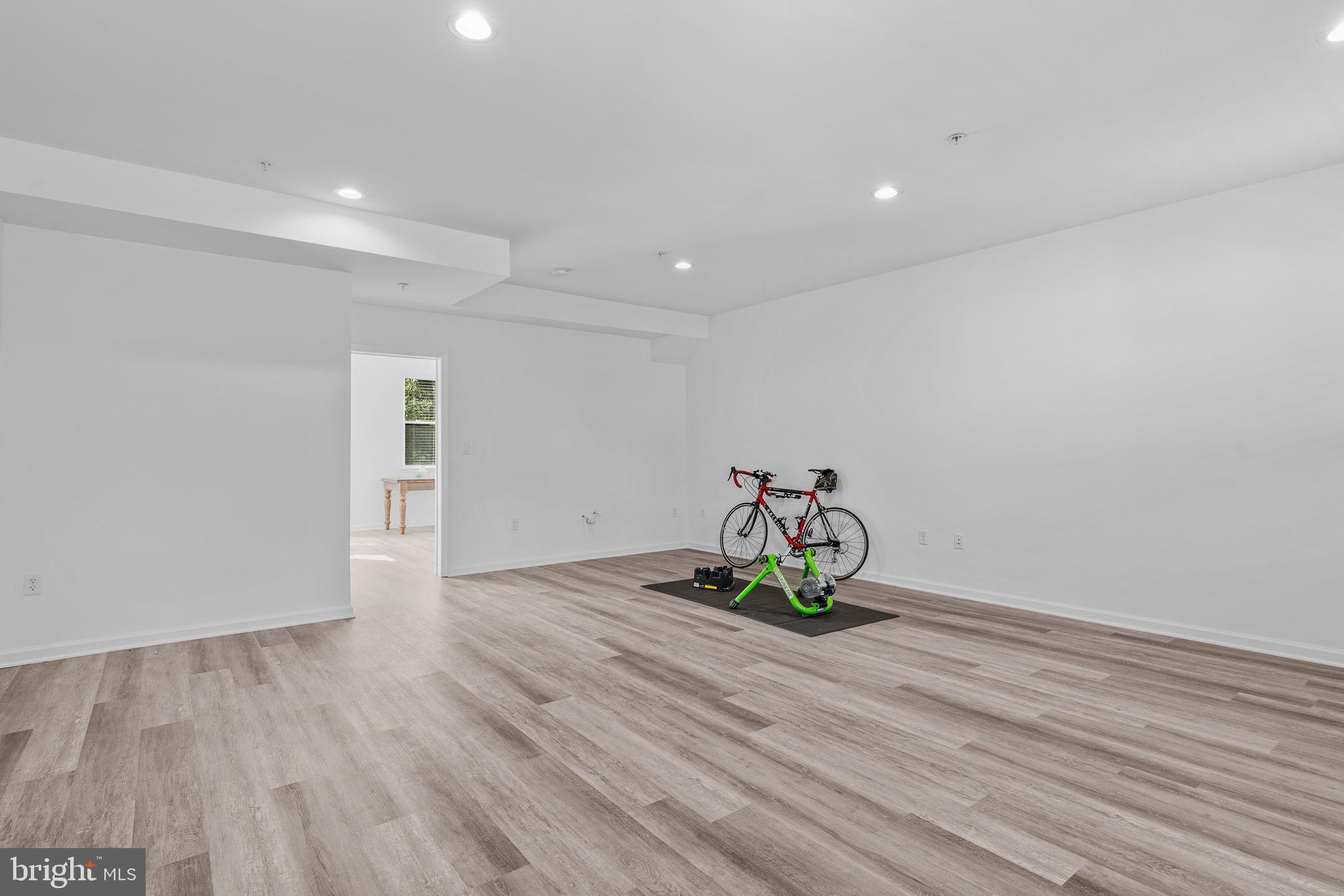 159 High Pointe Dr #16