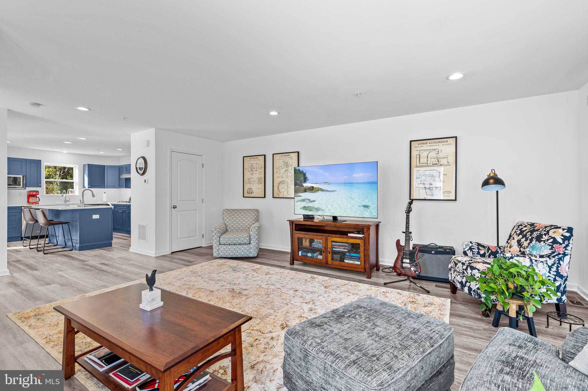 159 High Pointe Dr #16