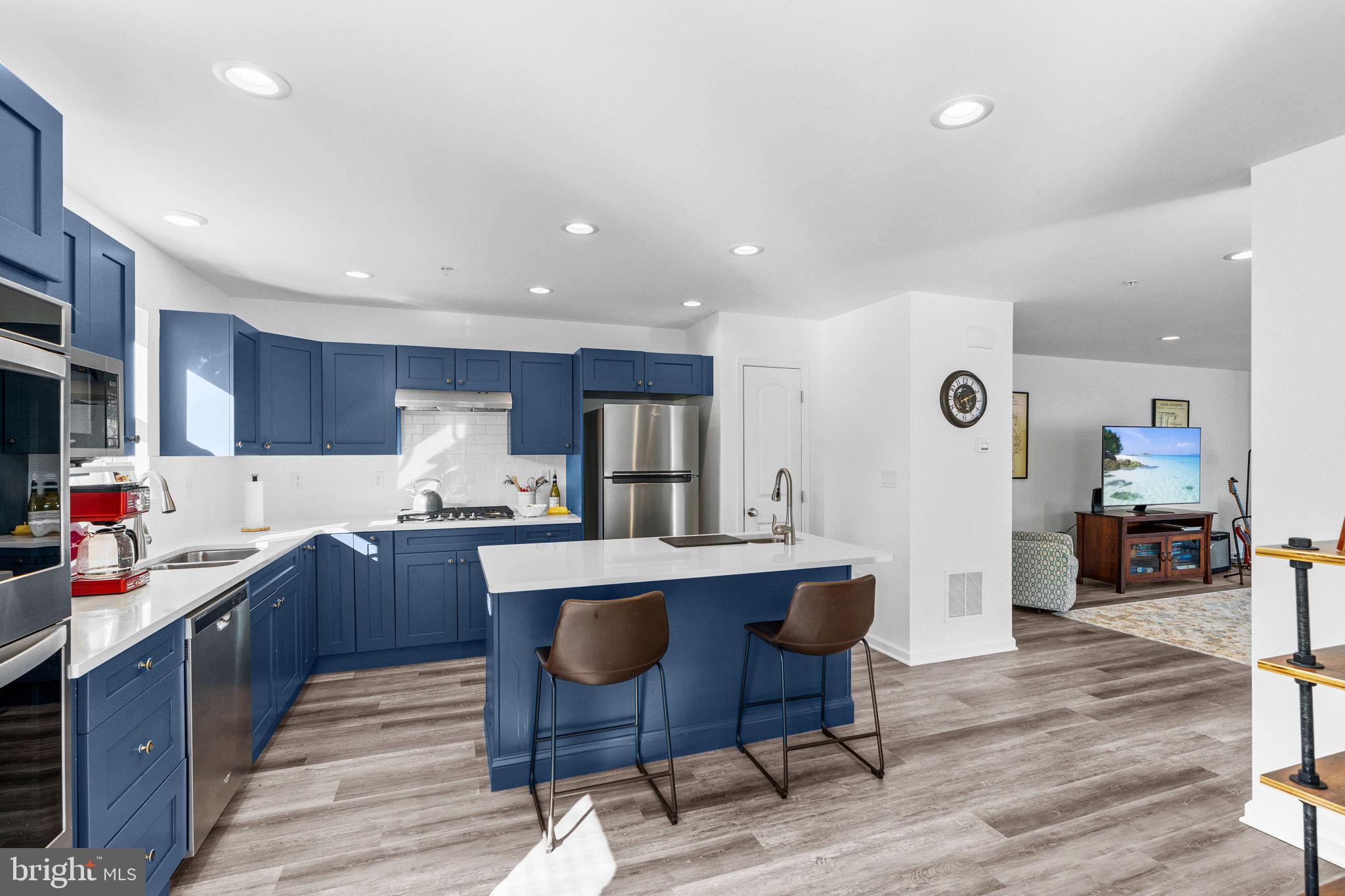 159 High Pointe Dr #16