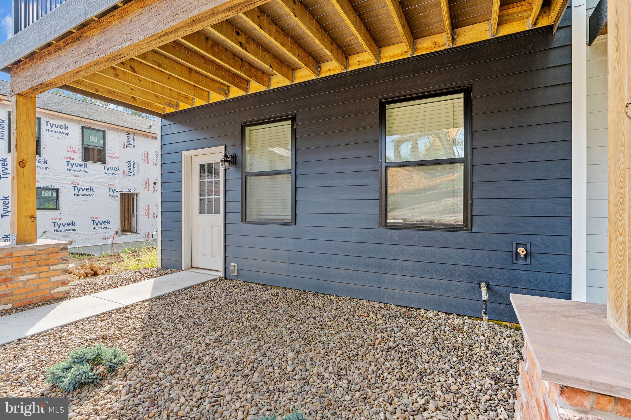 159 High Pointe Dr #16