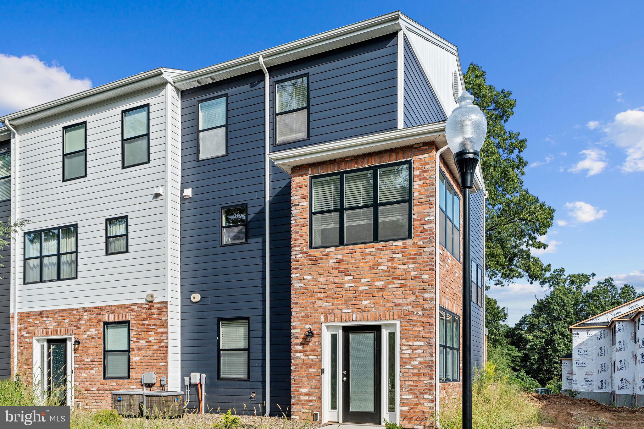 159 High Pointe Dr #16