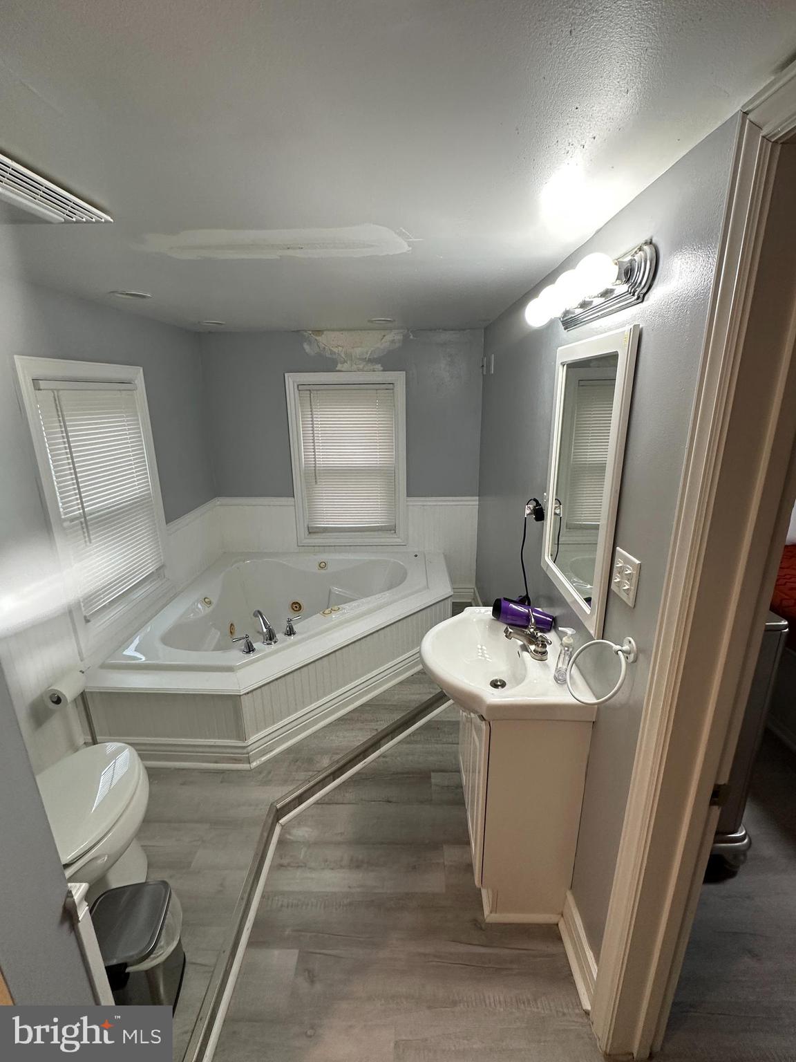 1630 E Chocolate Ave