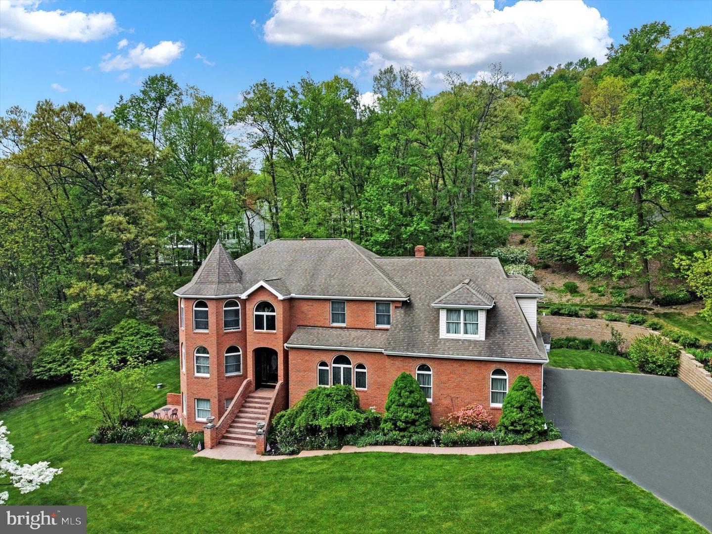 1671 Nottingham Dr
