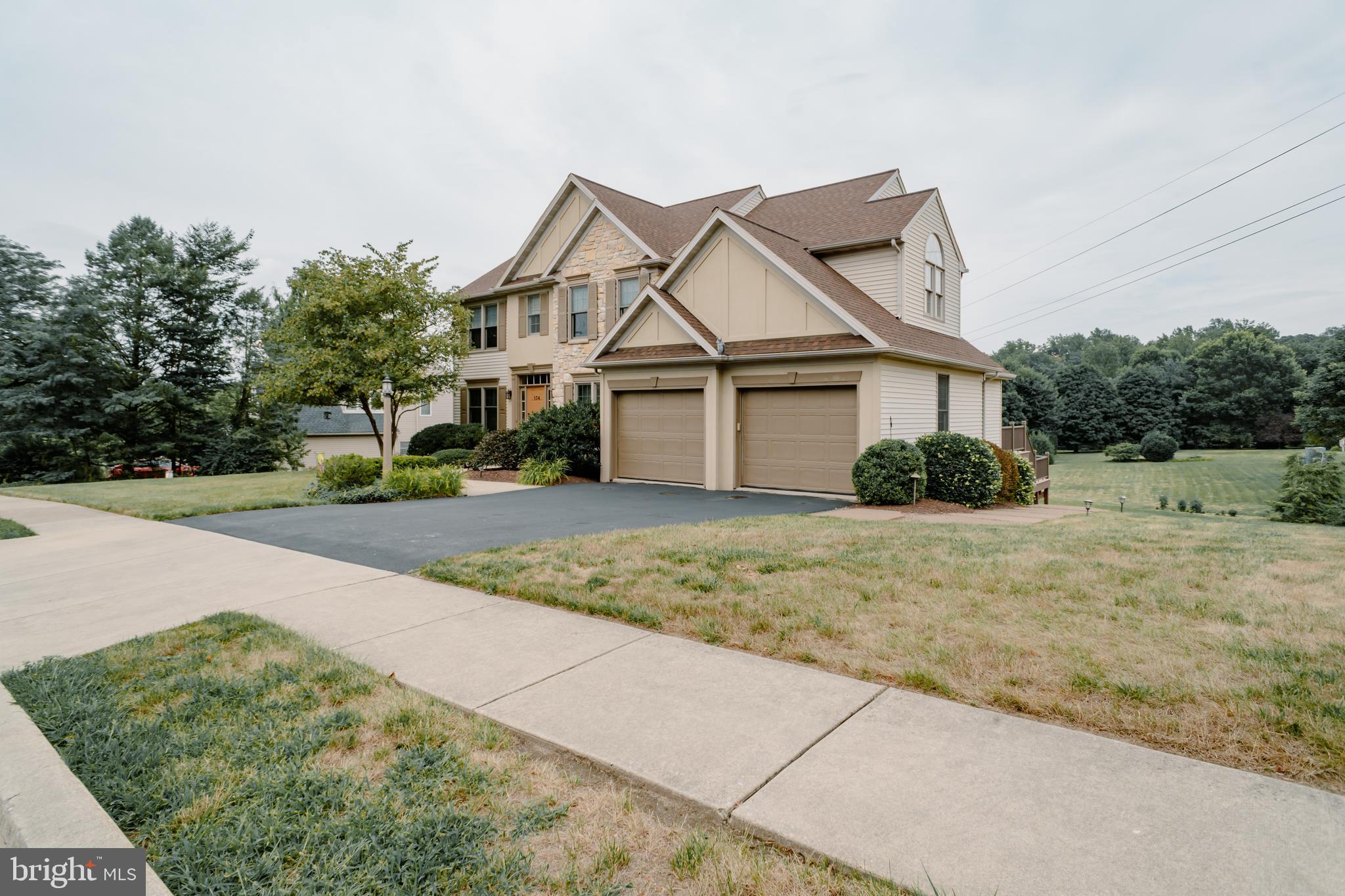 134 Bittersweet Dr