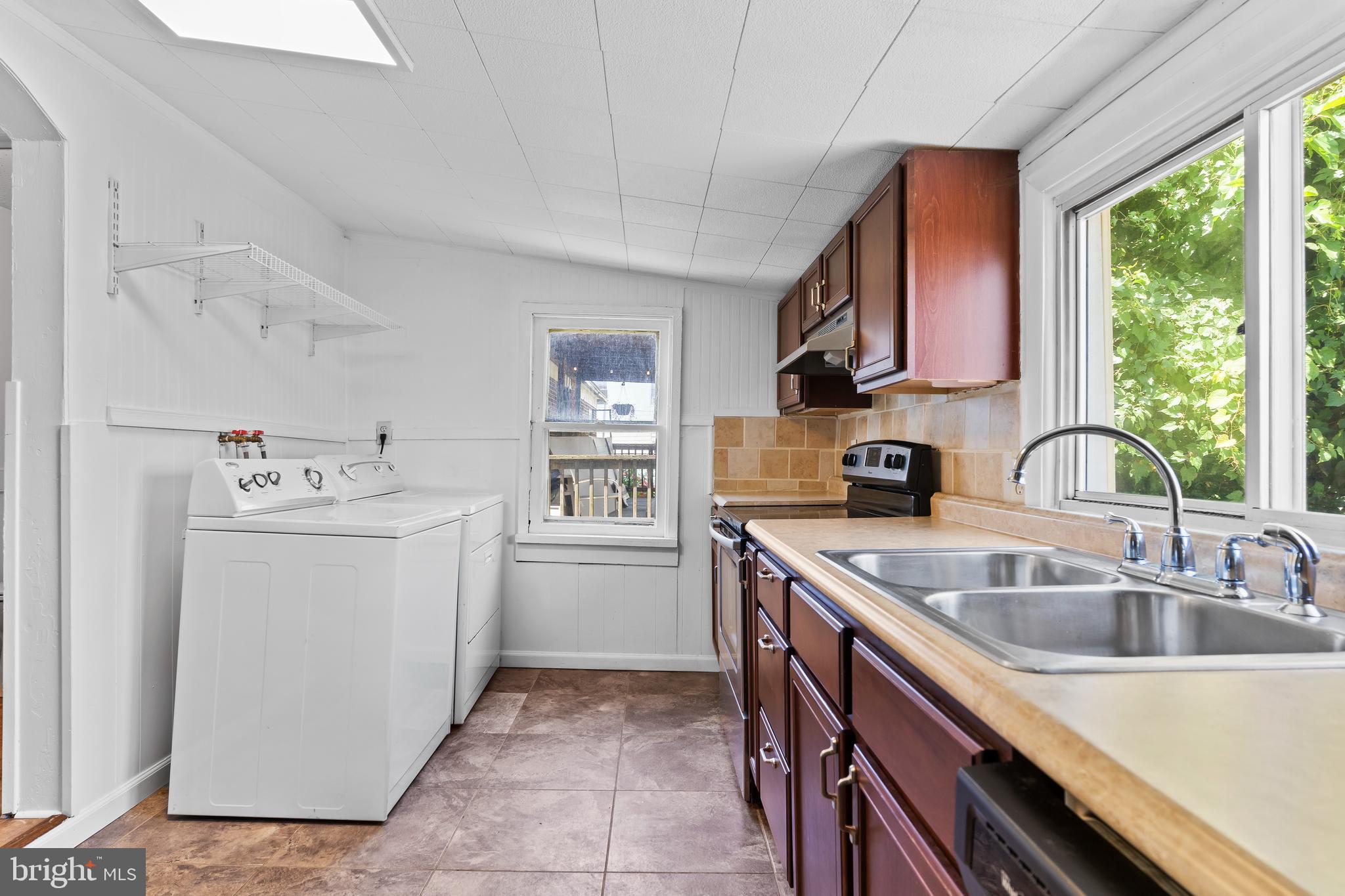 258 W 2ND STREET